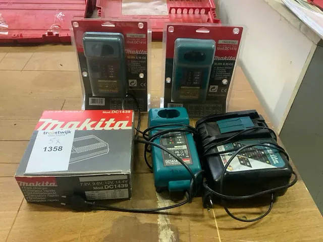 Makita batterijladers (5x) - afbeelding 1 van  4