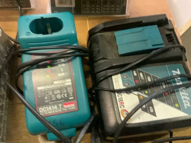 Makita batterijladers (5x) - afbeelding 3 van  4