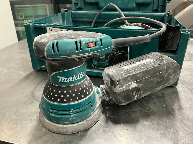 Makita bo5031j excentrische handschuurmachine - afbeelding 1 van  5