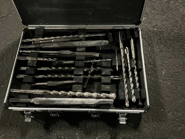 Makita boren en beitelset - afbeelding 1 van  5