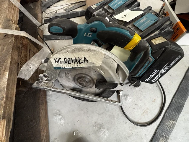 Makita circkelzaag - afbeelding 1 van  5