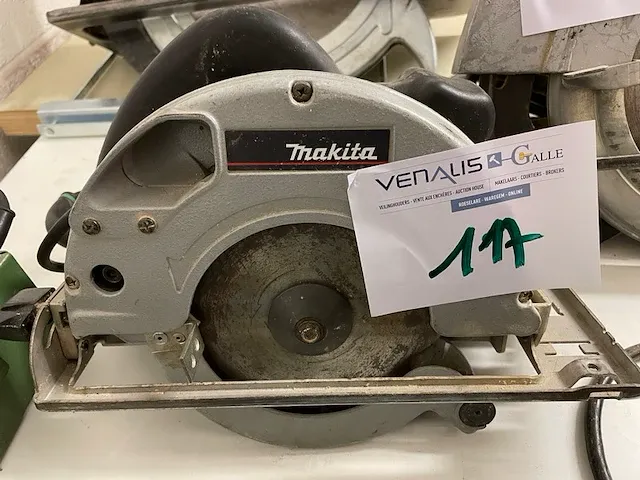 Makita cirkelzaag - afbeelding 1 van  2