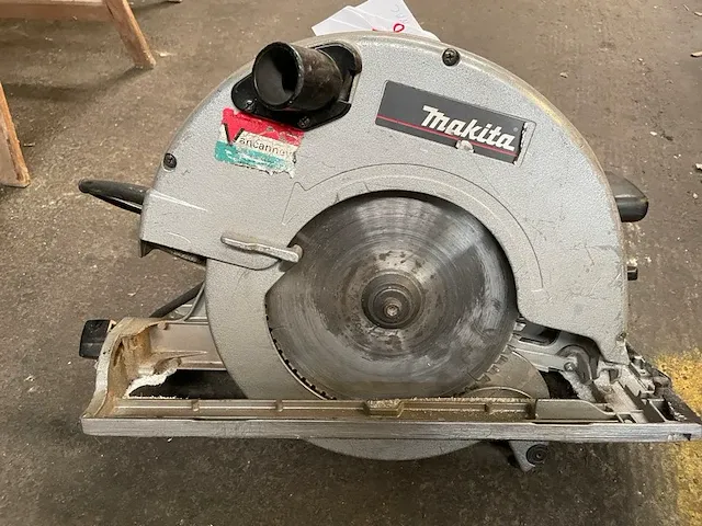 Makita cirkelzaag - afbeelding 1 van  2