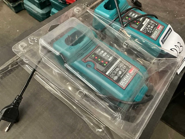 Makita dc1414t batterijlader (2x) - afbeelding 2 van  3