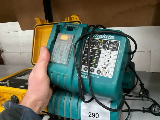 Makita dc18ra acculader (4x) - afbeelding 2 van  4