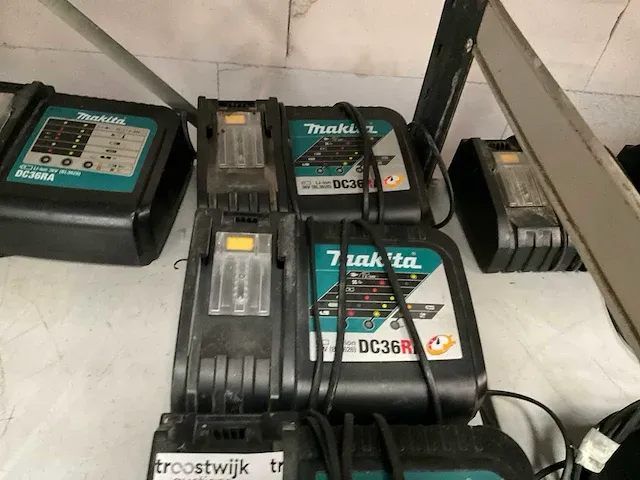 Makita dc36ra acculader (4x) - afbeelding 3 van  4