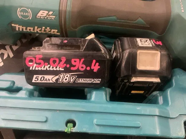 Makita dga 900 haakse slijpmachine - afbeelding 3 van  7