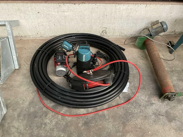 Makita dompelpomp (2x) - afbeelding 1 van  7