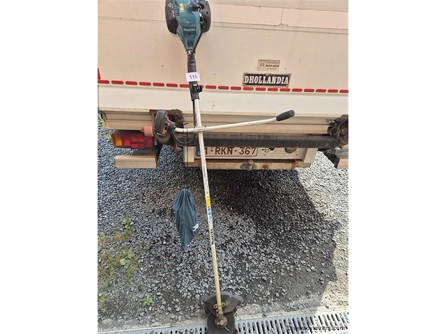 Makita em2600u met attributen in zak - afbeelding 1 van  6