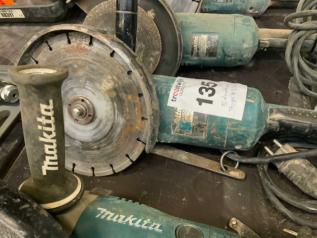 Makita ga9020 haakse slijpers (5x) - afbeelding 3 van  7