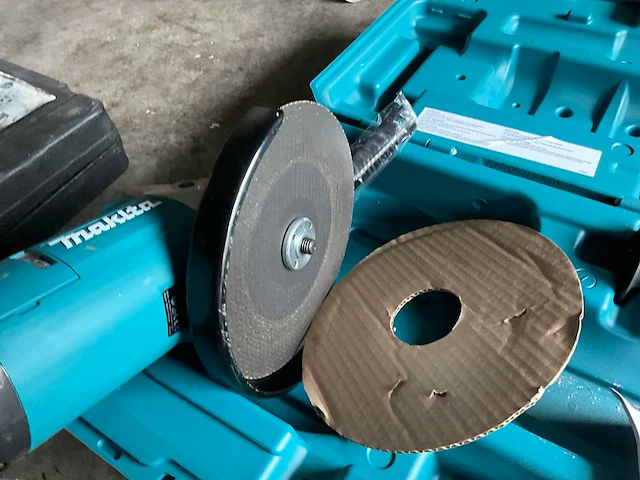 Makita ga9060 haakse slijpmachine - afbeelding 4 van  5