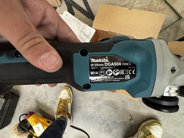 Makita haakse slijper - afbeelding 3 van  6