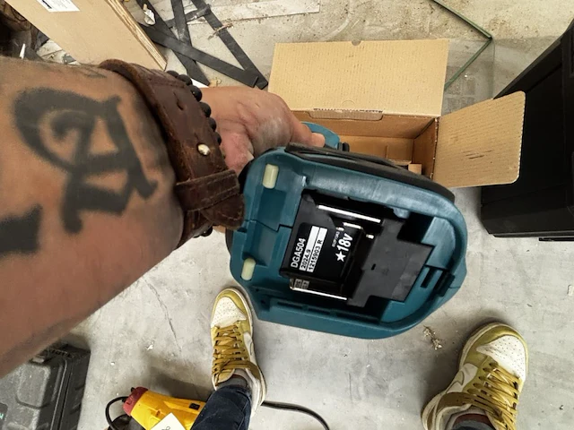 Makita haakse slijper - afbeelding 4 van  6