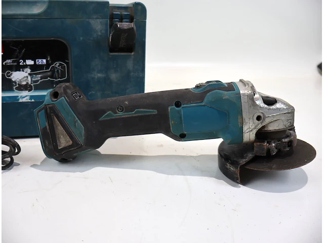 Makita haakse slijper - afbeelding 3 van  6