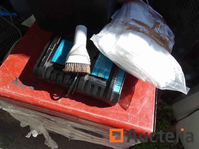 Makita hepa stofzuiger met 1 dubbele oplader en 2 accu's - afbeelding 2 van  10
