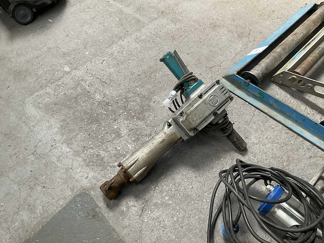 Makita hm1400 elektrische breekhamer - afbeelding 2 van  3