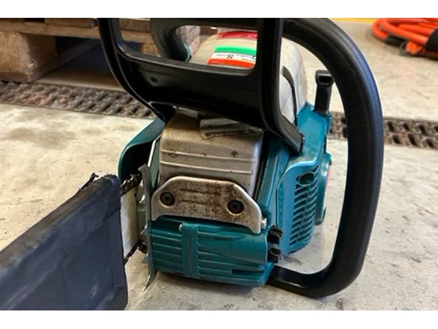 Makita kettingzaag - afbeelding 2 van  6