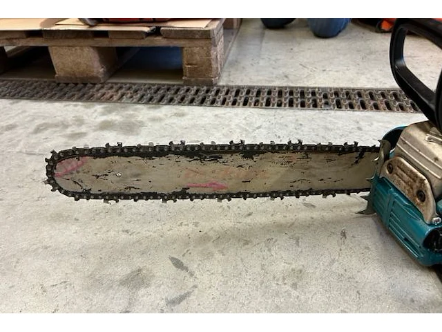 Makita kettingzaag - afbeelding 3 van  6