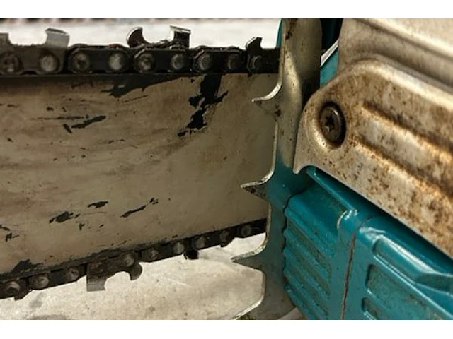Makita kettingzaag - afbeelding 4 van  6