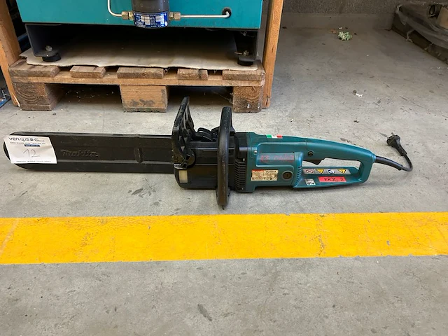 Makita kettingzaag - afbeelding 1 van  6