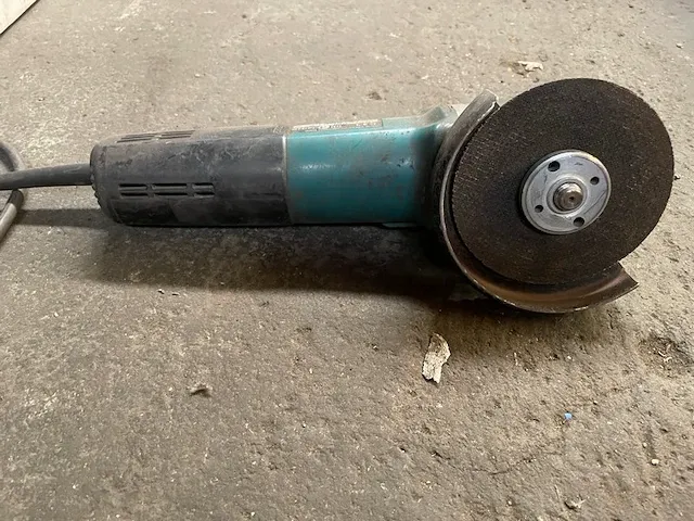 Makita kleine haakse slijper - afbeelding 1 van  2