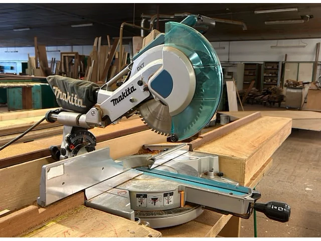 Makita ls0816 kap- en verstekzaag - afbeelding 1 van  9