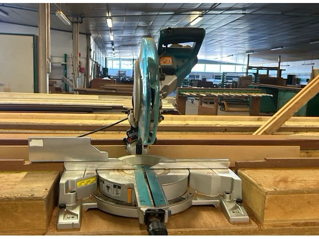 Makita ls0816 kap- en verstekzaag - afbeelding 3 van  9