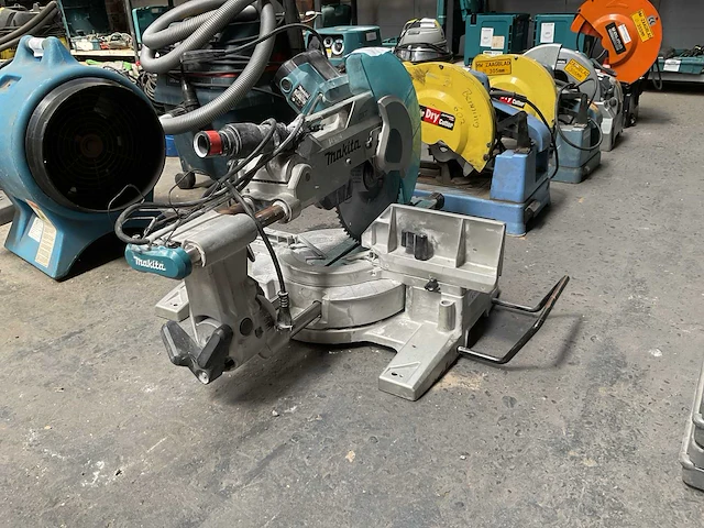 Makita ls1216fl afkortcirkelzaagmachine - afbeelding 1 van  4