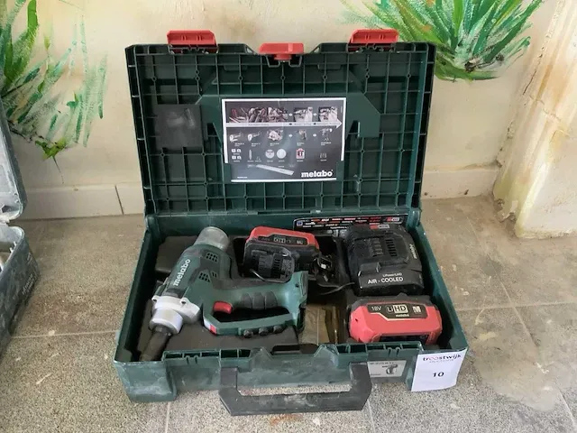 Makita np 18 ltx bl 5.0 accu klinknagelpistool - afbeelding 1 van  4
