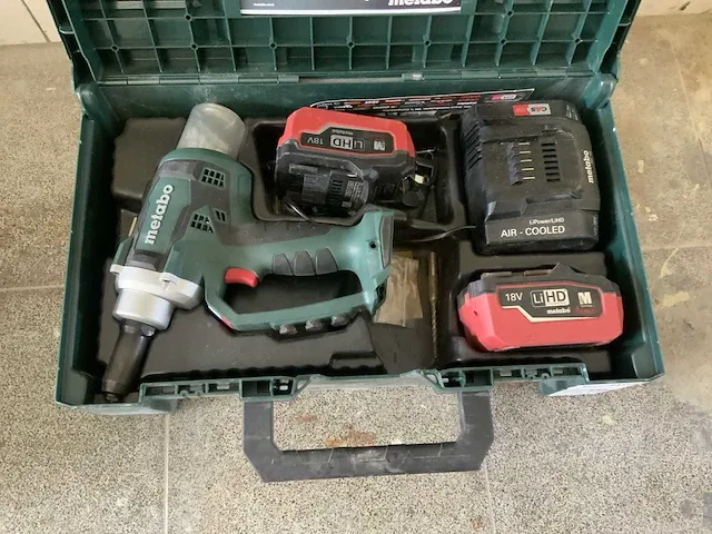 Makita np 18 ltx bl 5.0 accu klinknagelpistool - afbeelding 2 van  4