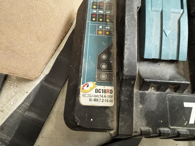 Makita oplaadstation - afbeelding 2 van  2