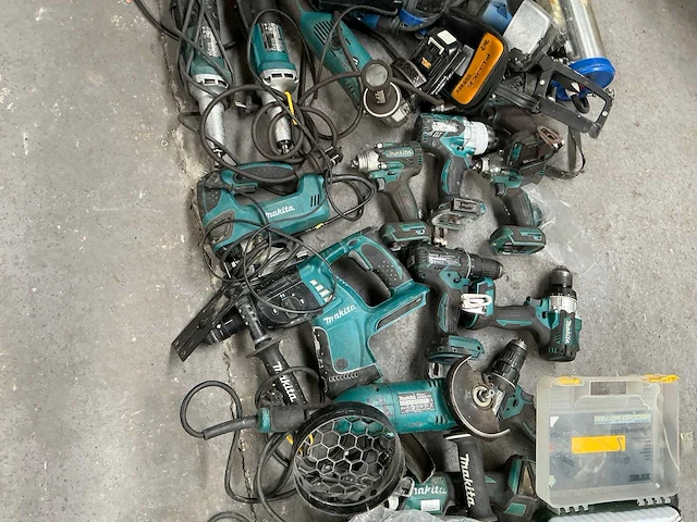 Makita partij te herstellen accu- en elektrische machines - afbeelding 4 van  5