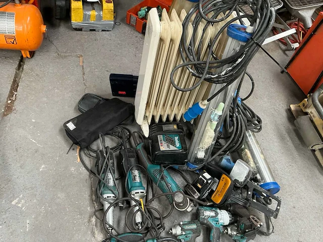 Makita partij te herstellen accu- en elektrische machines - afbeelding 5 van  5