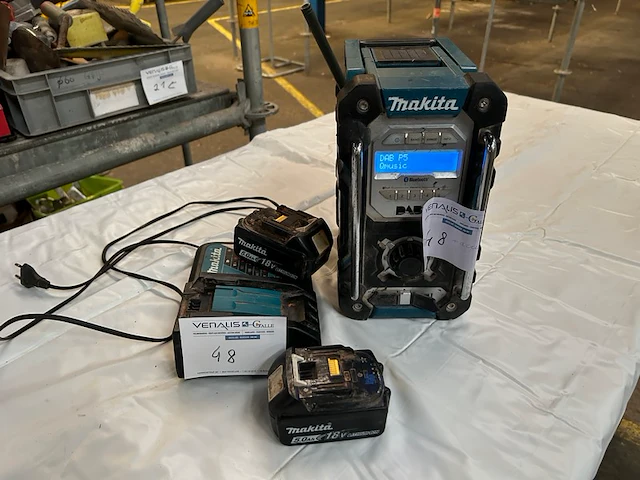 Makita radio - afbeelding 1 van  5