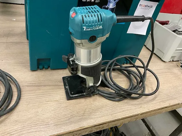 Makita rt0700cx3j boven-en kantenfrees - afbeelding 2 van  7