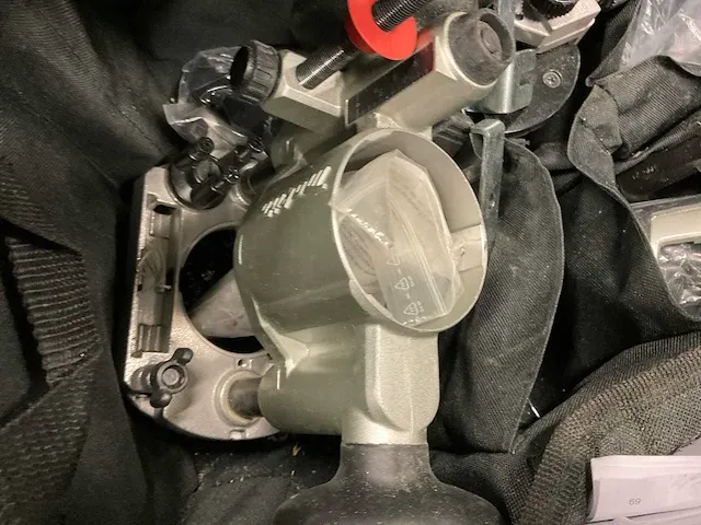 Makita rt0700cx3j boven-en kantenfrees - afbeelding 7 van  7