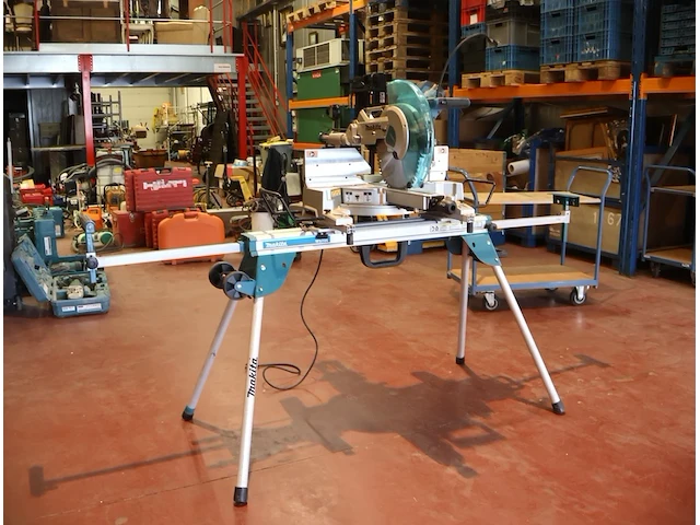 Makita verstekzaag met standaard - afbeelding 6 van  10