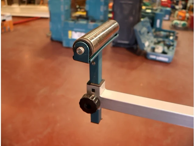 Makita verstekzaag met standaard - afbeelding 9 van  10