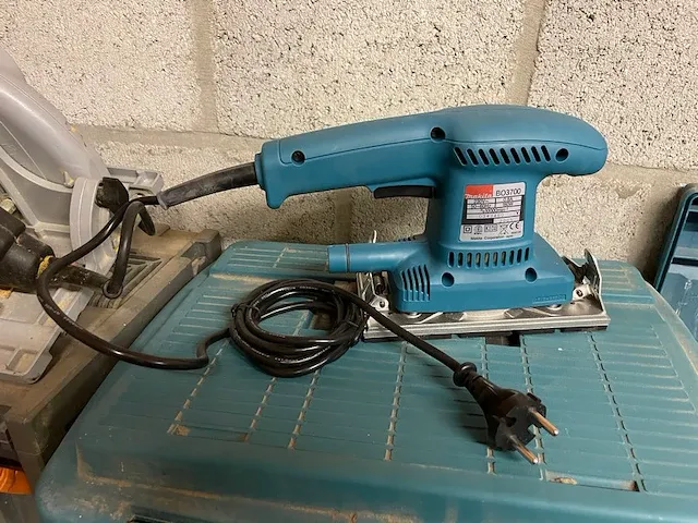 Makita vlakschuurmachine - afbeelding 1 van  5