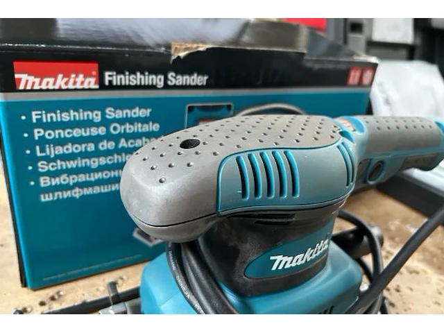 Makita vlakschuurmachine - afbeelding 2 van  5