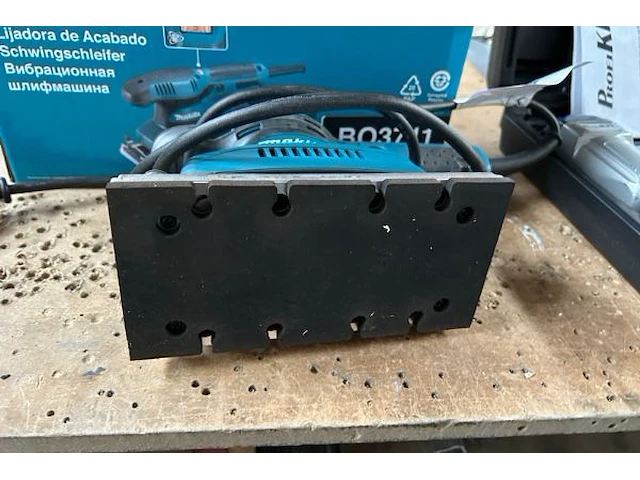 Makita vlakschuurmachine - afbeelding 3 van  5
