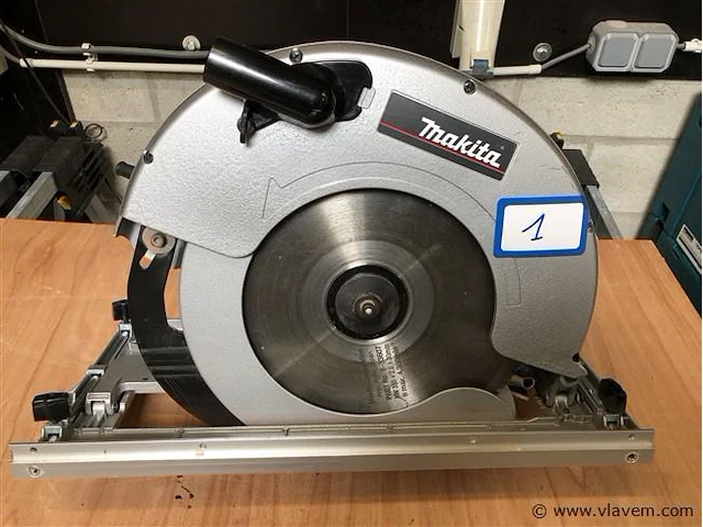 Makita zaagmachine - afbeelding 1 van  5