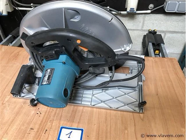 Makita zaagmachine - afbeelding 3 van  5