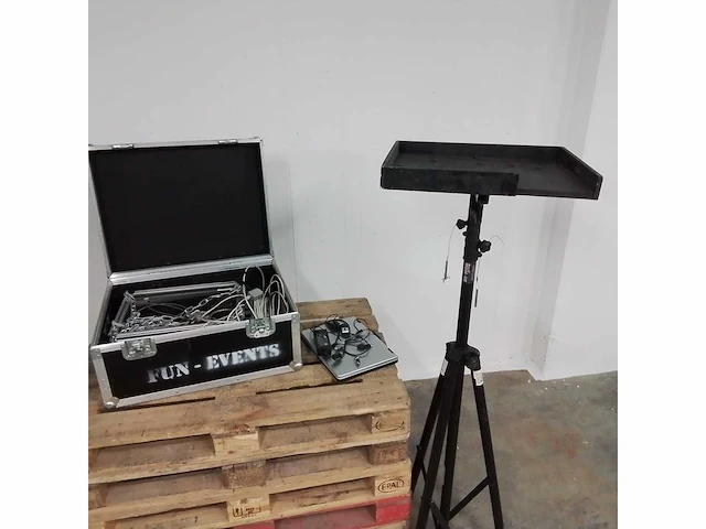 Mamba black m9024 green lasereffect-projector op statief - afbeelding 4 van  23