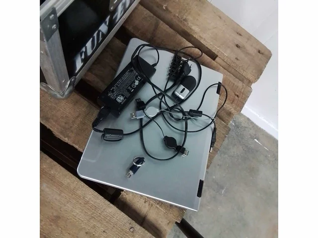 Mamba black m9024 green lasereffect-projector op statief - afbeelding 7 van  23