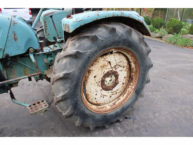 Man - 1961 - oldtimer tractor - afbeelding 3 van  21