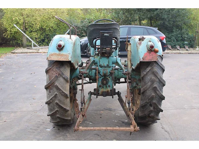 Man - 1961 - oldtimer tractor - afbeelding 16 van  21