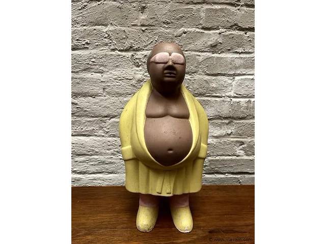 Man met dikke buik h:32 cm - afbeelding 1 van  2