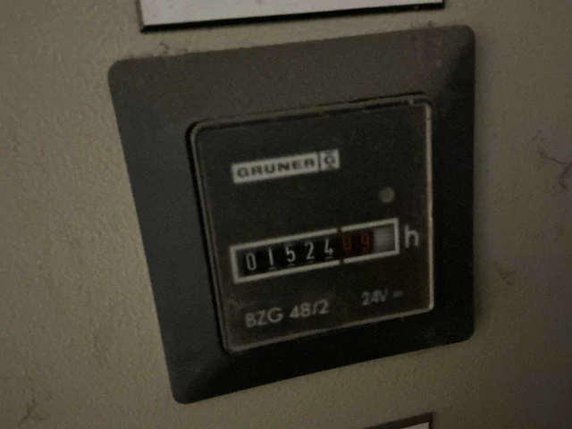 Man noodstroomaggregaat - afbeelding 6 van  16