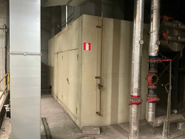 Man noodstroomaggregaat - afbeelding 10 van  16